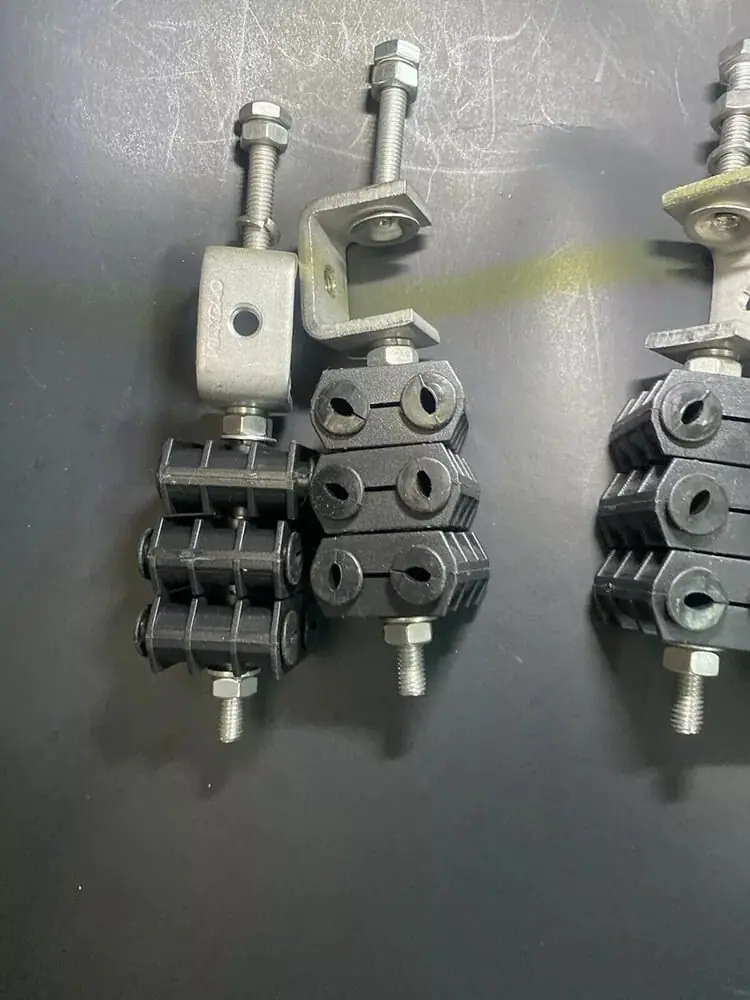 Stainless steel double hole fiber cable clamp hangers RF 1/2" feeder clamp 15 Stainless steel double hole fiber cable clamp hangers RF 1/2" feeder clamp 详情 09 Stainless steel double hole fiber cable clamp hangers RF 1/2" feeder clamp